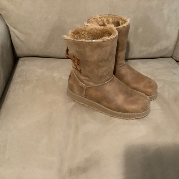 Sketchers Boots - Picture 2 of 5